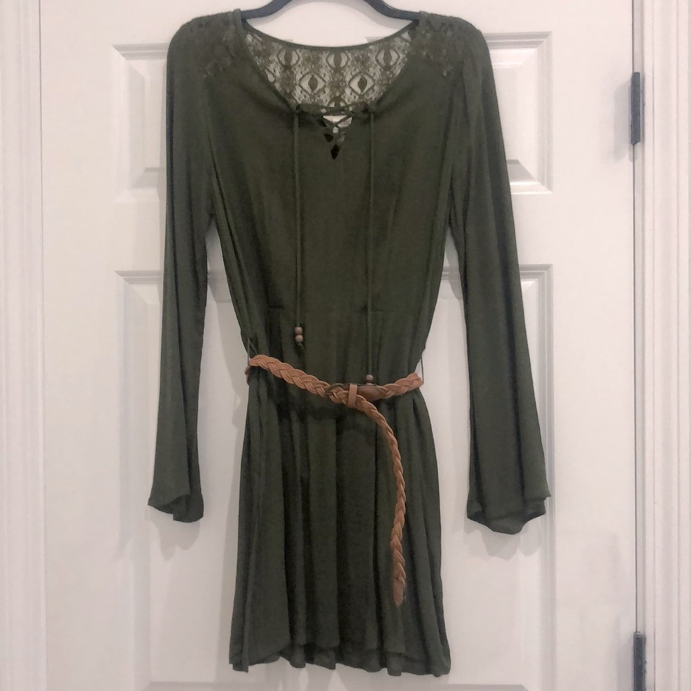 Long sleeve dress with belt